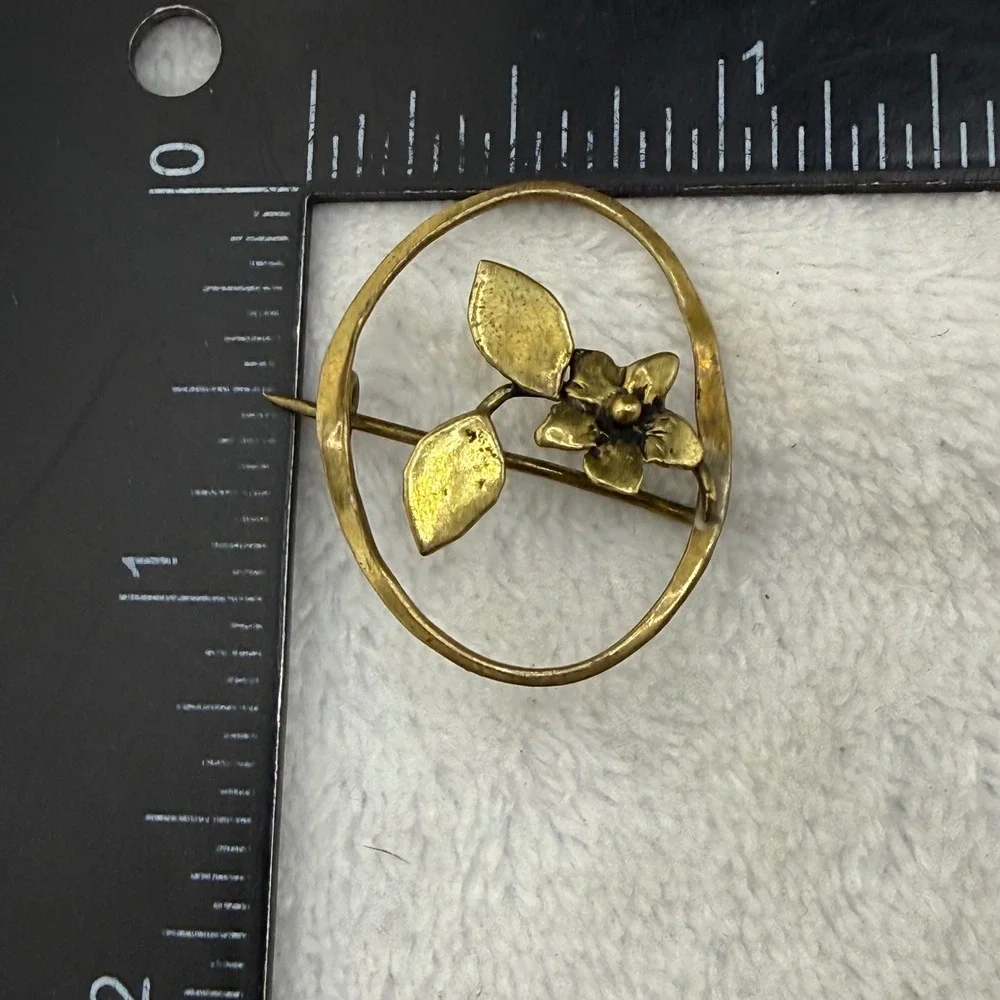 Vintage Victorian Flower Leaf Oval Brooch Gold Tone Pin